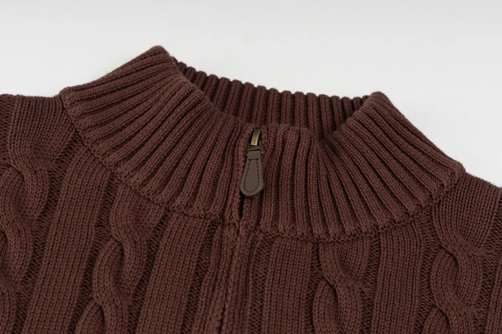 P236 #R92 RALPH LAUREN Ralph Lauren fifteen colors classic small label embroidery logo turtleneck pullover half-zip knitted cable sweater with high-density LOGO embroidery on the chest and original customized tag accessories. Made of pure cotton yarn, pure cotton is skin-friendly and comfortable, small label war horse embroidered twist turtleneck sweater 🐎 high quality, follow the blogger to learn how to wear it! Let’s buy a Ralph Lauren cable sweater. It’s a super hard-to-find series after it became popular. It’s hard to find one on the official website. It’s simple and practical to wear, with a lazy and loose feel. The thickened fabric has more texture, feels soft and delicate, and has a loose fit. Whether worn alone or layered, you can wear different styles of fashion with just one piece!   Size：XS S M L